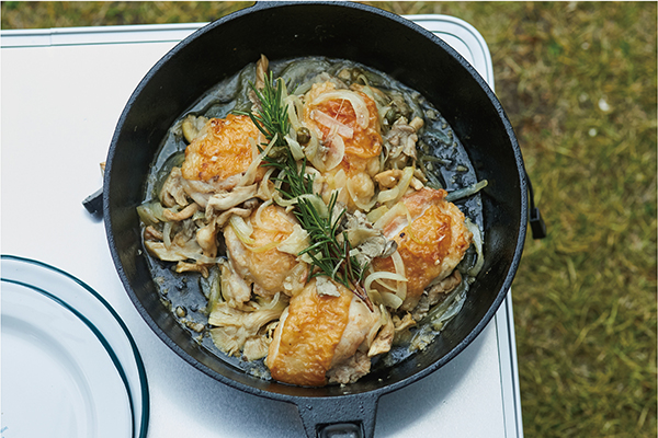 キャンプ場でお肉をぐるぐる回して焼く。 - あおぞらごはん