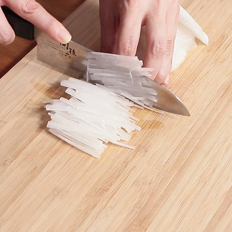 切って炒めるだけの「大根の千切り炒め」は中華の技が光る！切り方を合わせてアレで調味すれば優勝！『あたらしい日日』こんな時代のニューノーマルな暮らし方。食と農、生活情報をお届けします