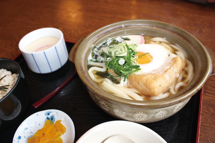 五平餅村 鍋焼きうどん定食 – 奥飛騨温泉郷平湯-旅荘つゆくさ