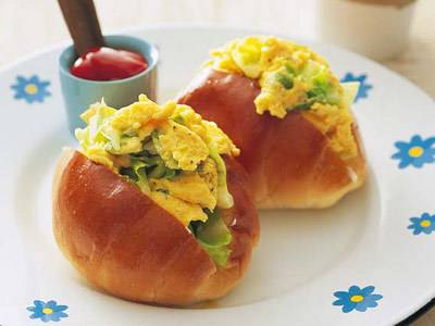 □長女のお弁当✩︎⡱ 簡単レシピあり ウインナーロールFROM ME TO YOU YOU