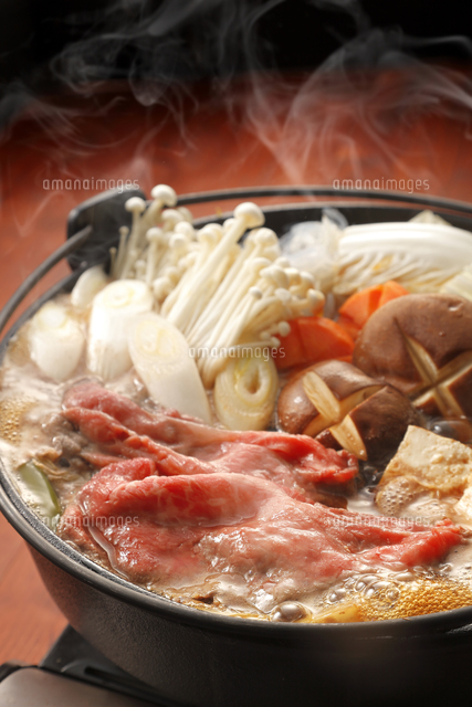 すき焼き肉の皿盛りの写真素材FYI05001711ストックフォトの Qlean Market キュリンマーケット