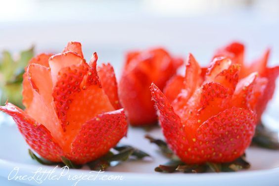 ケーキの飾りに いちご頭巾ちゃん