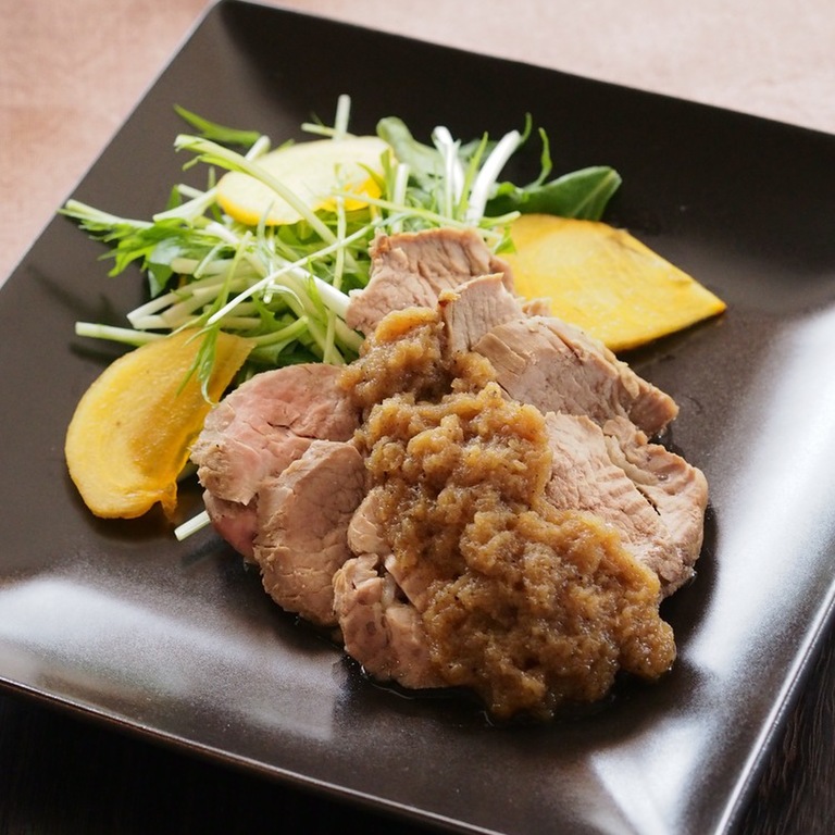 シェフ直伝 ローストポークのレシピ。ジューシーに仕上げるプロの“火入れ”とは三越伊勢丹の食メディアFOODIE フーディー