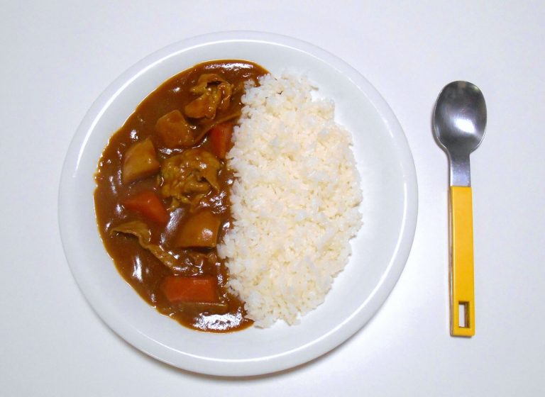 カレーとハヤシを混ぜた味は？試食レポ！まずい派の意見とは？カレー食べた