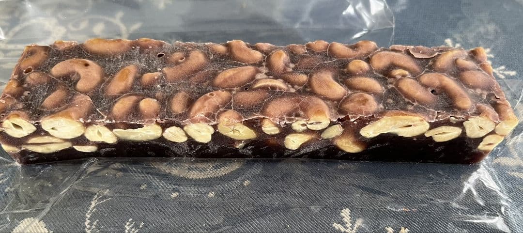 ナッツ羊羹カシューナッツと羊羹がこんなに合うとは驚き