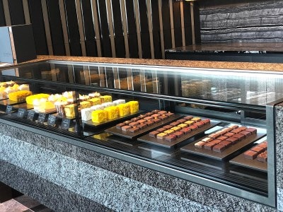 ホテルのスイーツが1個から買える♡ザ・リッツ・カールトン東京の「オリジナル カヌレ」実食レポMERY