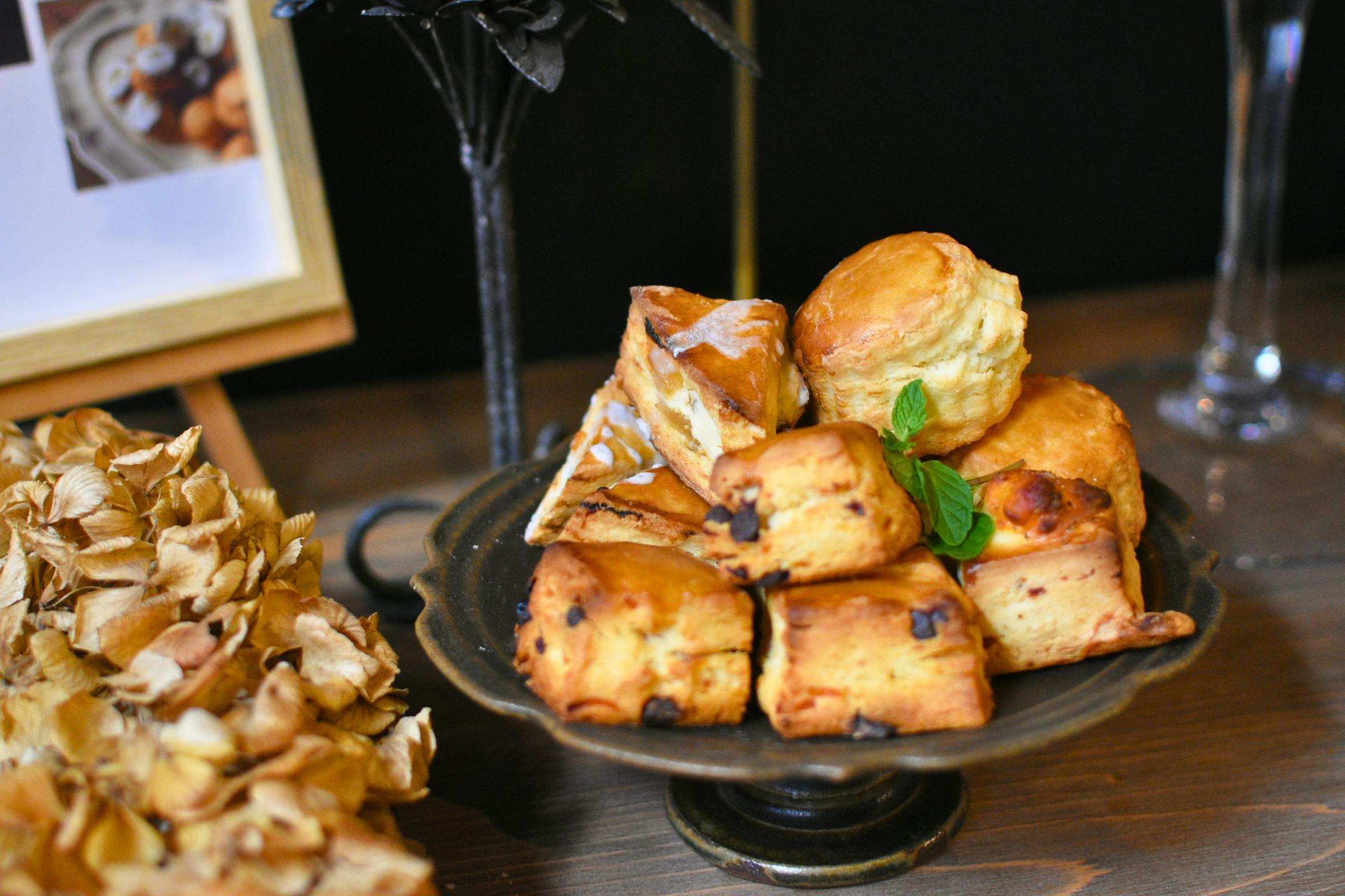 いつもご来店、ご予約ありがとうございます ✨GW期間4 28〜5 5まで営業 ※6.7 お休み 3F tearoom 1F お持ち帰り専門店POP UP 食彩館4 28〜5 6まで営業 皆様のご来店をお待ちしております🙇‍♂️ ・ 静岡県静岡市葵区紺屋町8-3