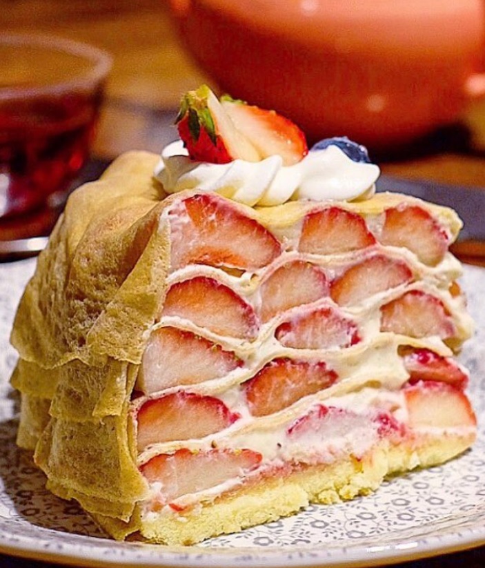 いちごのロールミルクレープ