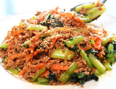 小松菜のそぼろチャプチェ作り置き別茹で不要栄養満点ランチ夏休み動画主菜: 作り置き＆スピードおかず de おうちバル〜yuu's stylish bar〜 Powered by ライブドアブログ