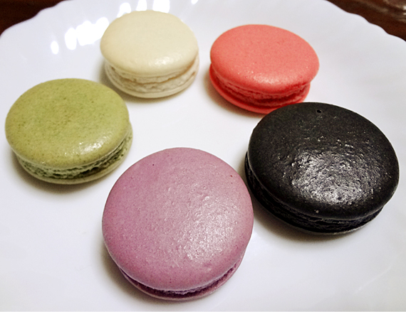 原宿の無機質カフェ「cf.HARAJUKU」で味わう最旬シューマカロンるるぶ&more