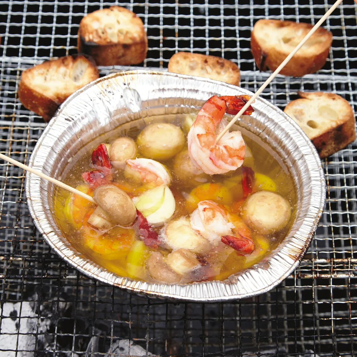 別荘ごはん アルミカップで簡単！BBQアヒージョ - STAY×RECIPE