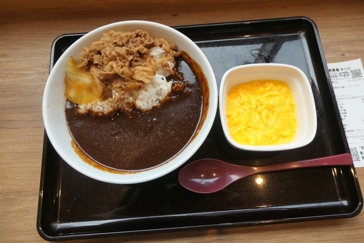 吉野家の新商品『牛オム黒カレー』『牛オムハヤシライス』悩んだ結果肉だく牛オム黒カレーを食す！！ - クッキング父ちゃん食べ歩き食レポブログ