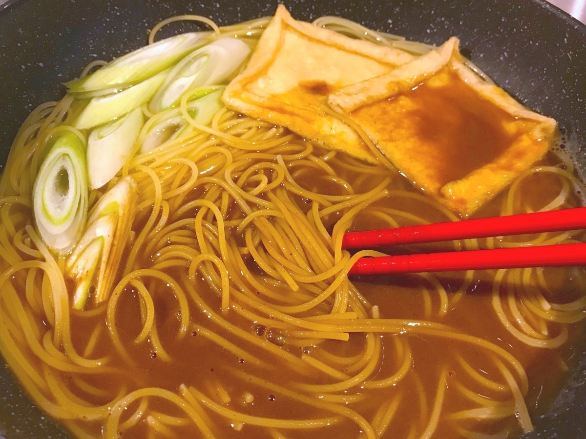 GWの簡単ごはん 湯切りなし！フライパン１つで作る「きの子とベーコンの和風パスタ」 :窪田千紘フォトスタイリングWebマガジン「Klastyling」暮らす＋スタイリング