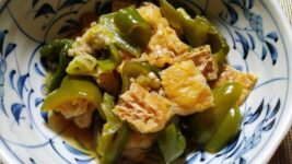 チキンとピーマンのトマト煮 簡単に豪華メイン