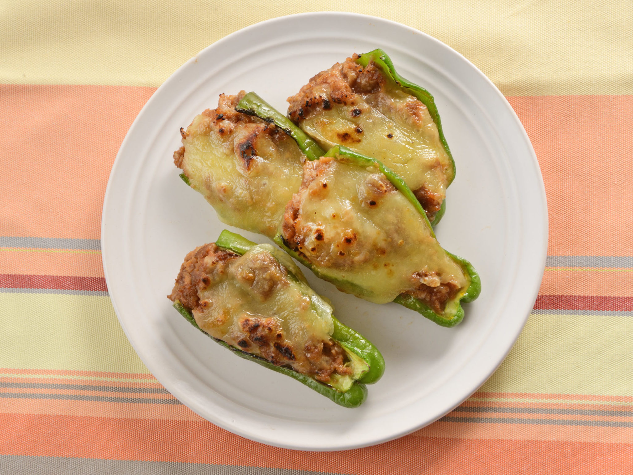 お弁当にもぴったりピーマンの肉詰め