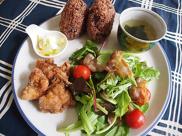 某人気カフェに学ぶ！食欲をそそるひと皿を演出する、“お洒落な盛り付け”テクニック集キナリノ