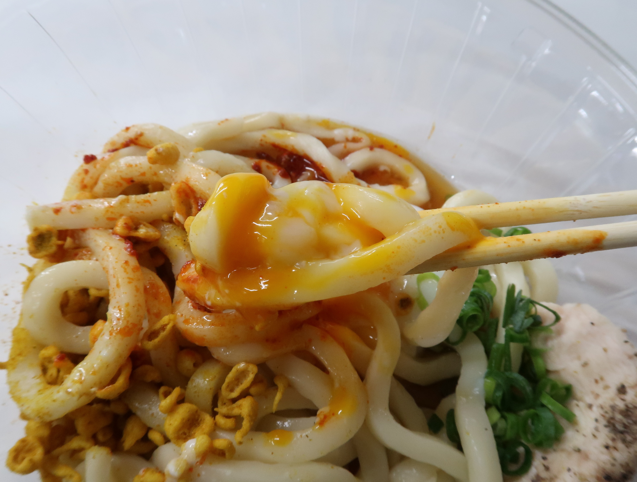 いぬきちのコンビニ飯いぬきちのコンビニ飯ブログ７プレミアム 大盛汁なしカレーうどん セブンイレブン 美味しい汁なしカレーうどんです!!商品の詳細はプロフィールのリンクからご覧いただけます。セブンイレブン汁なしカレーうどん冷凍食品コンビニ