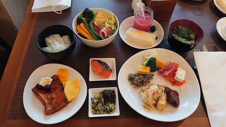 沖縄 ～ハイアットリージェンシー瀬良垣アイランド沖縄 部屋とクラブラウンジ～ : Happy days , happy life