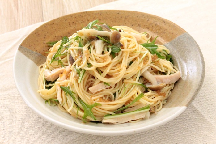 ゆず胡椒香る まいたけと鶏もも肉の和風パスタ