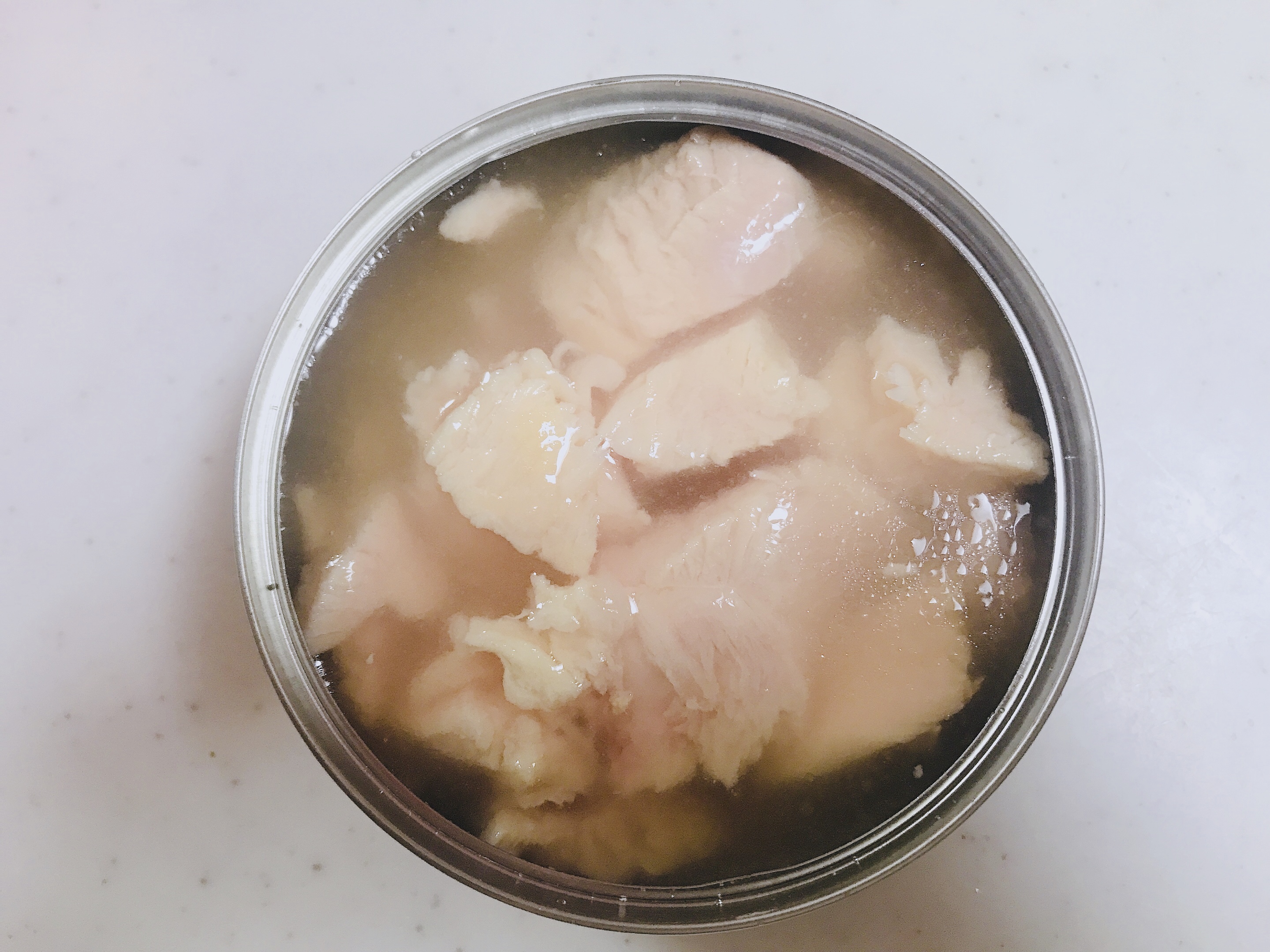 コストコ定番のチキンの水煮缶はスープごと料理に使える！アレンジレシピや値段を解説