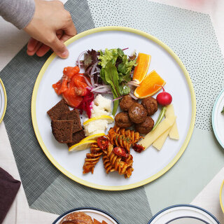 クリスマスチキンはワンプレートディナーで簡単に！彩り豊かな時短レシピと盛り付けのコツ