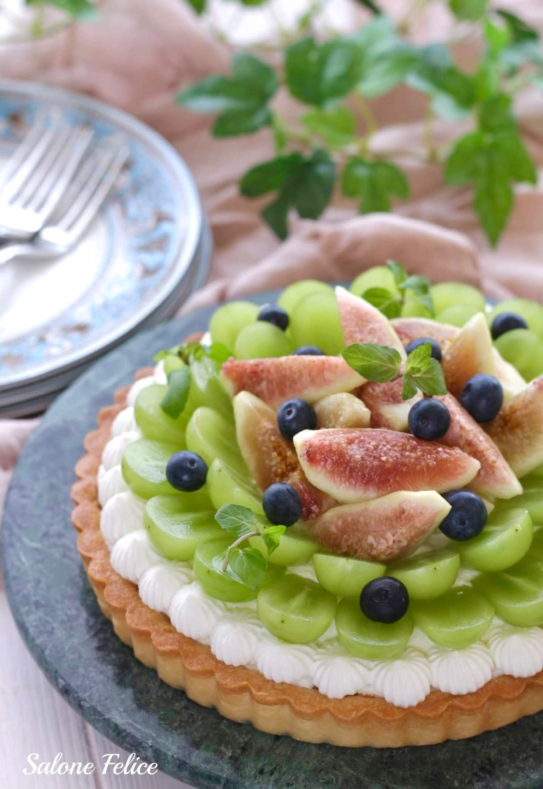 マスカルポーネクリームとたっぷりフルーツのスコップケーキ - タカナシ クリーム・コンシェルジュ