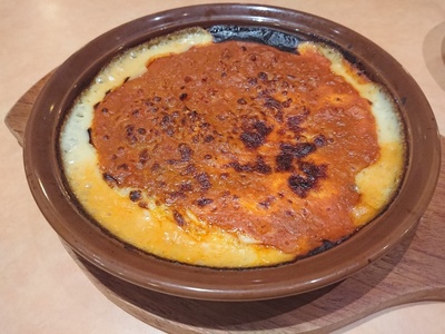 サイゼリヤ「ミラノ風ドリア」を注文したら、容器が角型になっていました 進撃のグルメ- エキスパート - Yahoo!ニュース