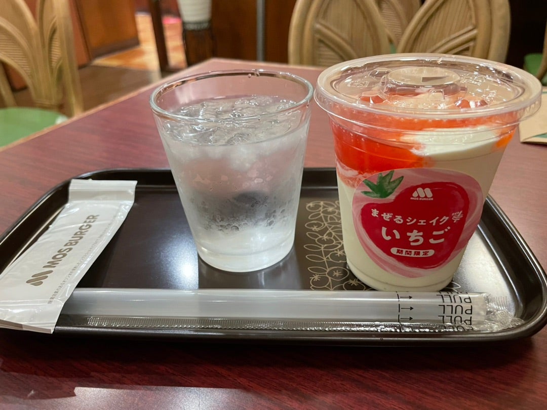 スイカゲーム』モスバーガーとのコラボ“まぜるシェイクあまおう”が4 11より登場。各店先着100名にステッカーをプレゼント。伊藤美来出演のゲーム実況風動画も公開ゲーム・エンタメ最新情報のファミ通.com