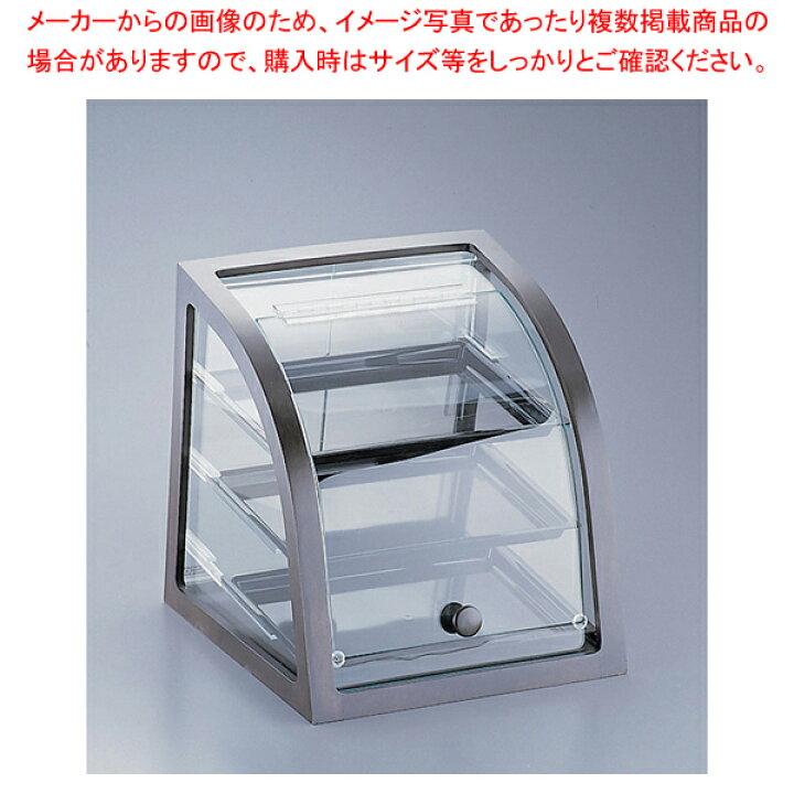 段ボールを使ってショーケースをつくりました。パン屋さんやケーキ屋さんごっこに大活躍します。クラフポ