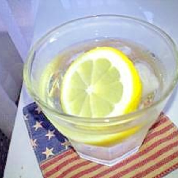簡単「レモン水」の作り方。ポッカレモンを混ぜるだけ！健康 ×スポーツ『MELOS』