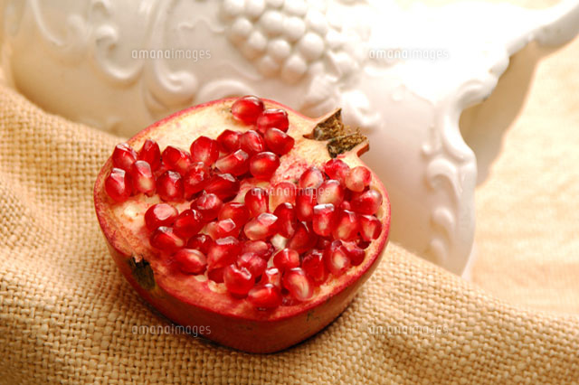 切り方解説 ザクロ 柘榴 を食べるための多分一番簡単な方法を３ステップで紹介野菜ソムリエ Hiro のベジフルポケット