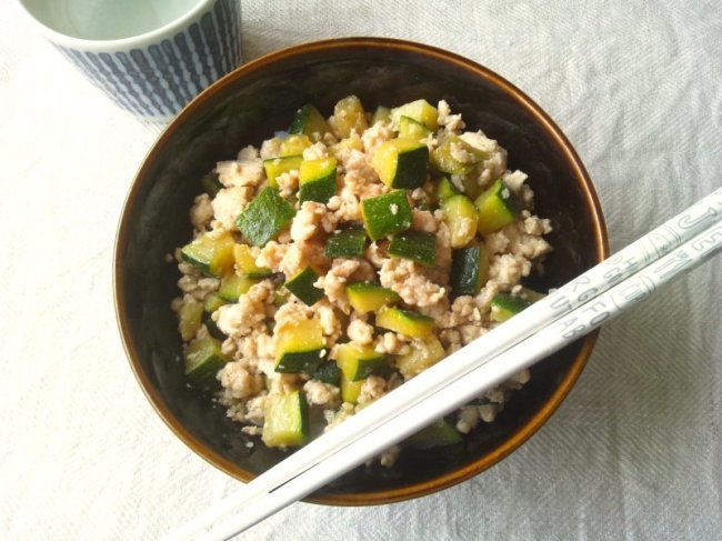 最近お気に入りのズッキーニレシピ「ズッキーニとひき肉のオイスター炒め」←ササっとできてめちゃうまです◎ : decoの小さな台所～体にやさしい妄想料理レシピ、薬膳メモ付き～ Powered by ライブドアブログ