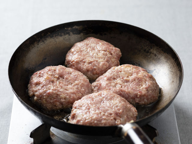 本格フレンチのシェフが教える極意で、ハンバーグが贅沢な一品に