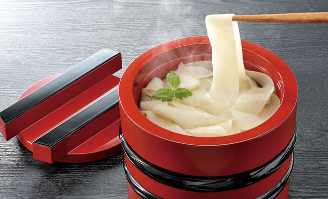 つるんつるん！横幅5センチの群馬名物「鬼ひも川うどん」が食べられる老舗うどん店『五代目花山うどん』 - dressing ドレッシング