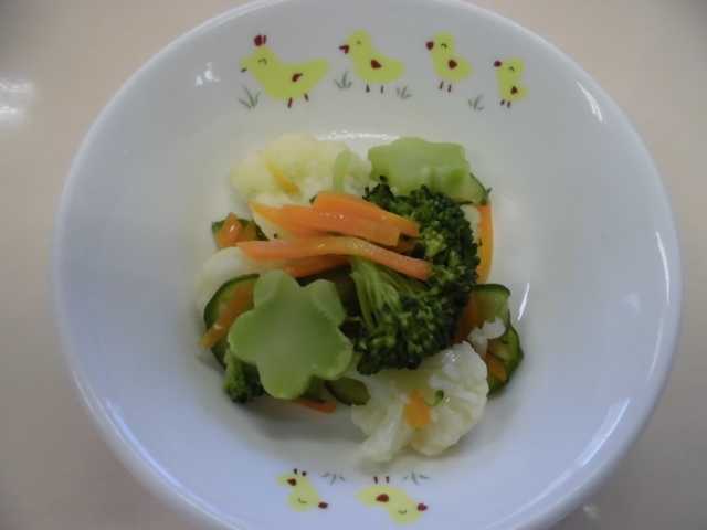 魚介のサワーソースサラダの献立 副菜：花野菜 のグラタン、汁物：ちょい足し！大豆入りコーンスープ 献立・メニュー 味の素パーク たべる楽しさを、もっと