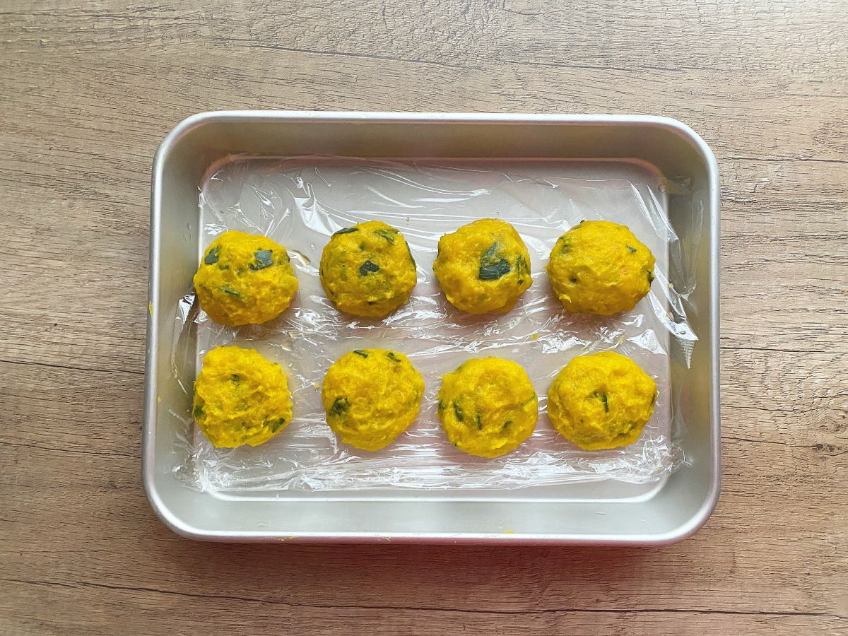 もちっと香ばしい♪「かぼちゃ団子」の基本の作り方