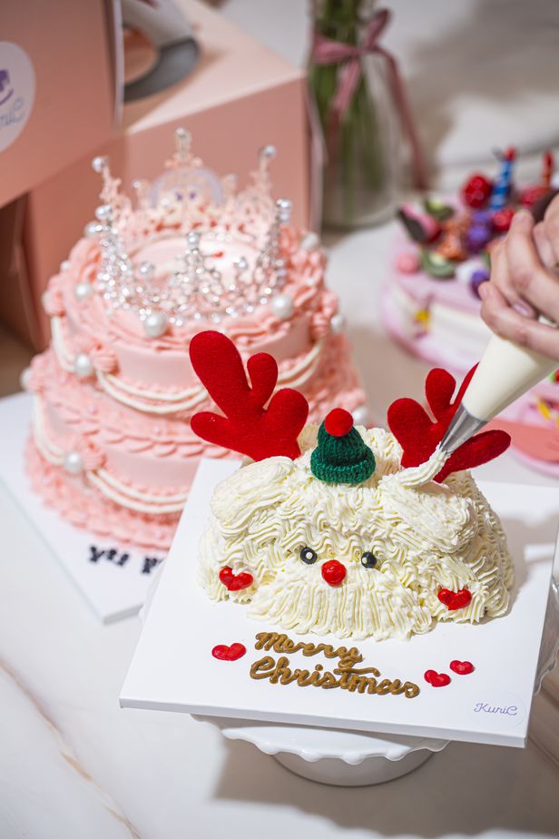 韓国で話題！ 菓子パン×絞るだけの「ハーフケーキ」を“クリスマス仕様”で作ってみた 元パティシエ発『あたらしい日日』こんな時代のニューノーマルな暮らし方。食と農、生活情報をお届けします