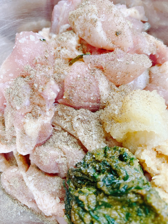 フードコートで食べるパッガパオガイ : いまだ旅の途中☆クルンテープの大空から Powered by ライブドアブログ