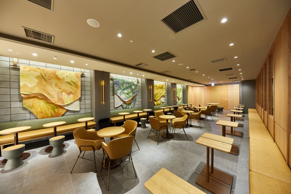 森がテーマのスタバが大阪・梅田「LINKS UMEDA」にニューオープンるるぶ&more