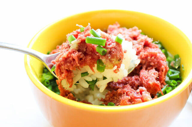 終電ごはん 『コンビーフユッケ丼』の作り方 – 簡単男飯レシピ・作り方 – GOHAN