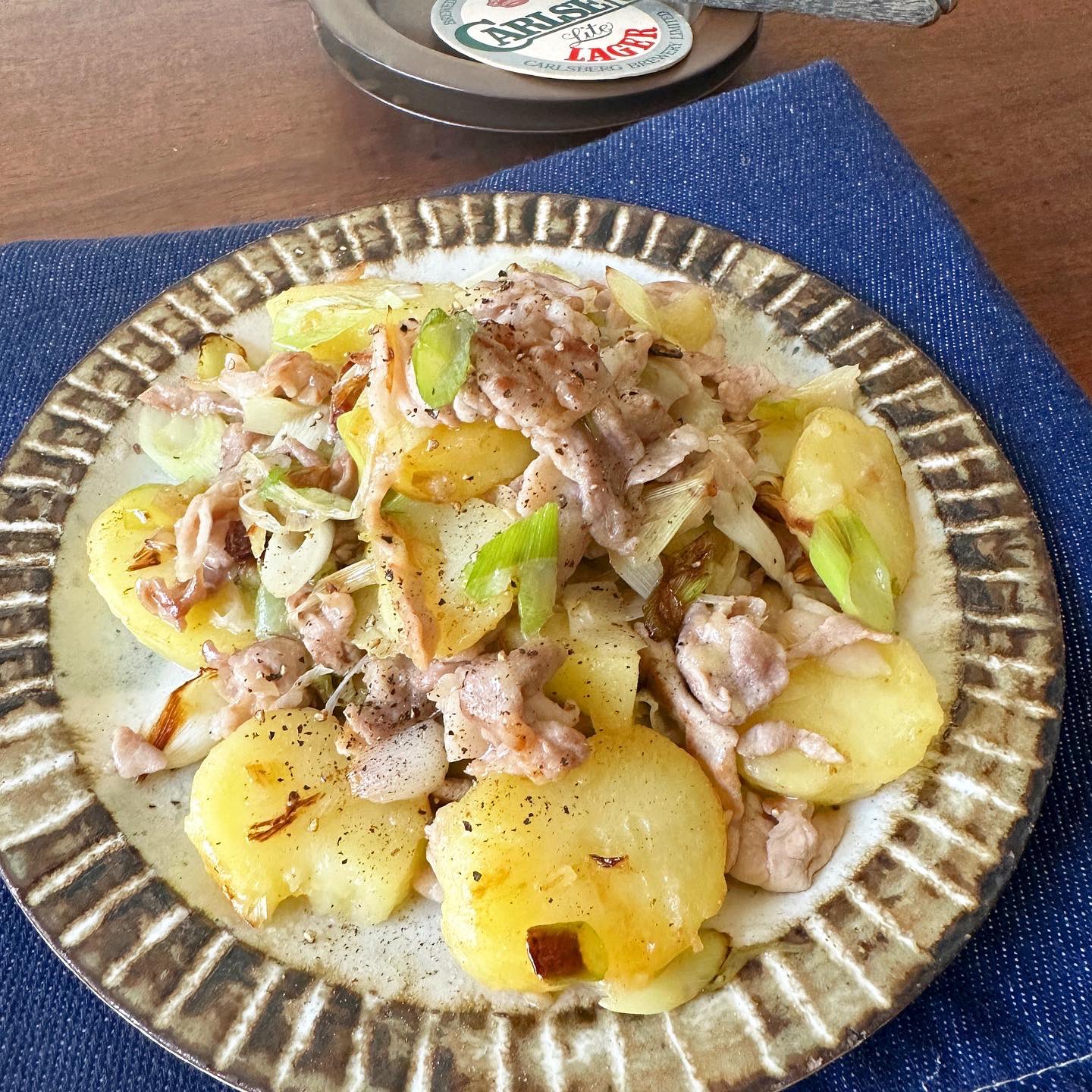 ごぼうと豚バラの照り塩バタ