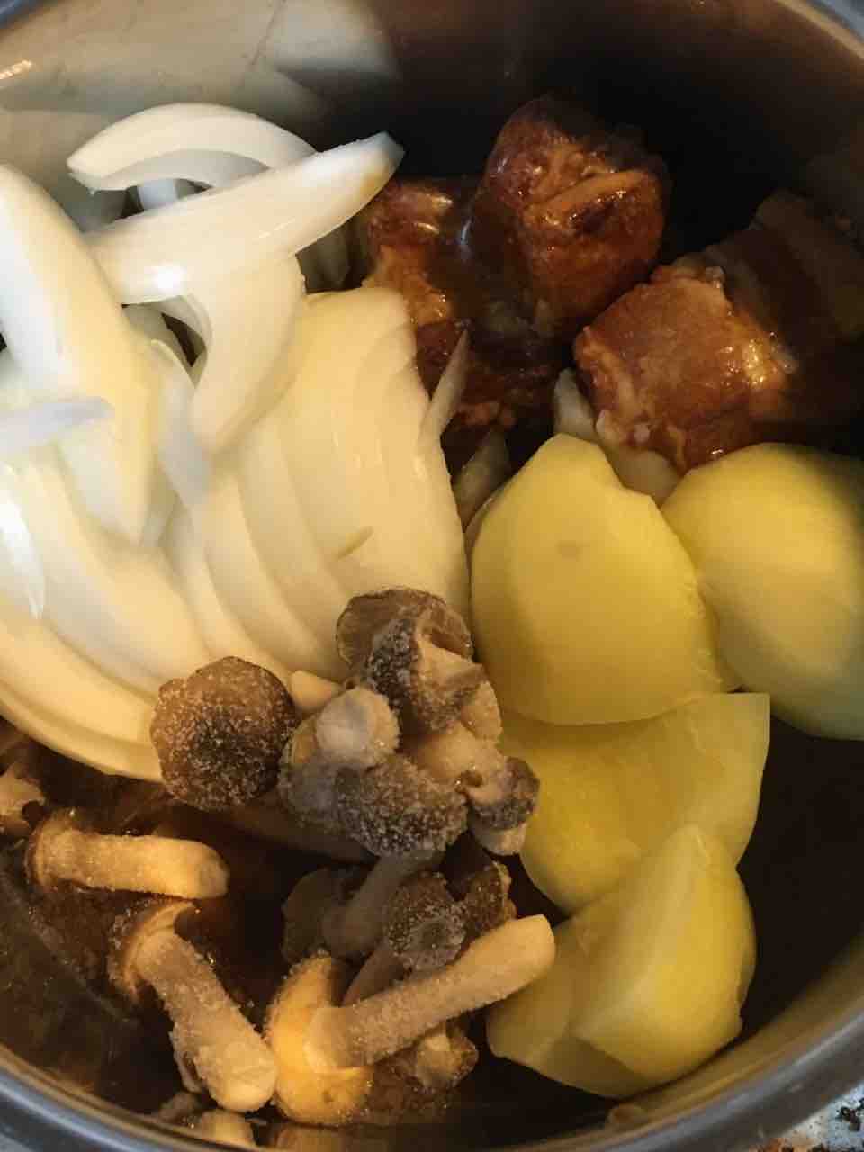 セブンプレミアムのヒット作「金の豚角煮」が新しくなった！気になる味や食感は？ - macaroni