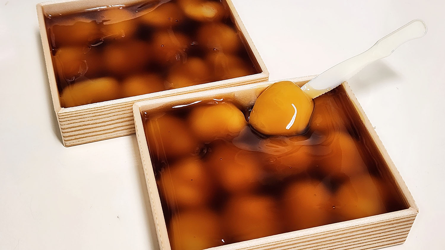 赤坂青野 赤坂もちはどこで売ってる？販売店舗や通販・カロリー・値段・賞味期限や日持ち・食べてみた口コミのまとめ - おみや