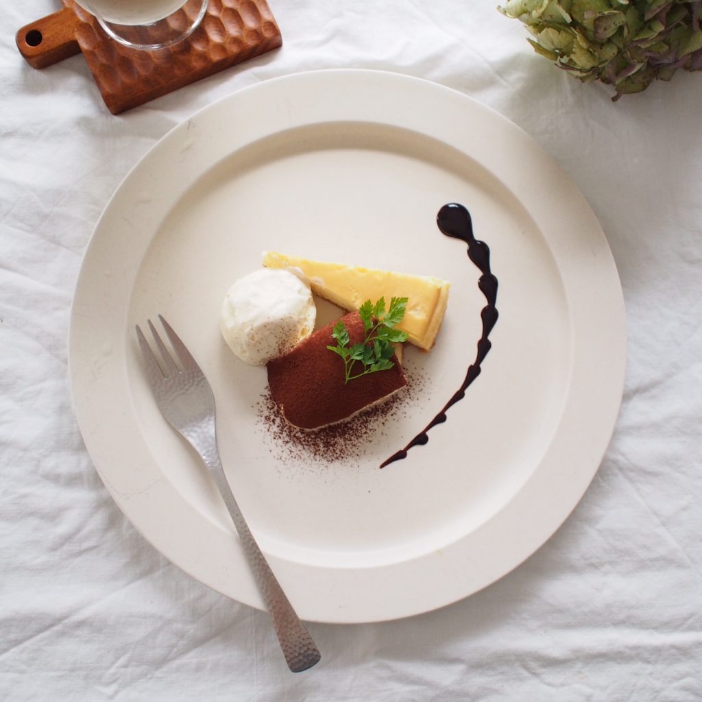 動画解説あり スプーンで簡単 おしゃれなソースの引き方 5選 盛り付け解説タルタルソース・バルサミコソースでさぼてんさんの生活手帳盛り付け・飾り切りは誰でもできる無料の贅沢