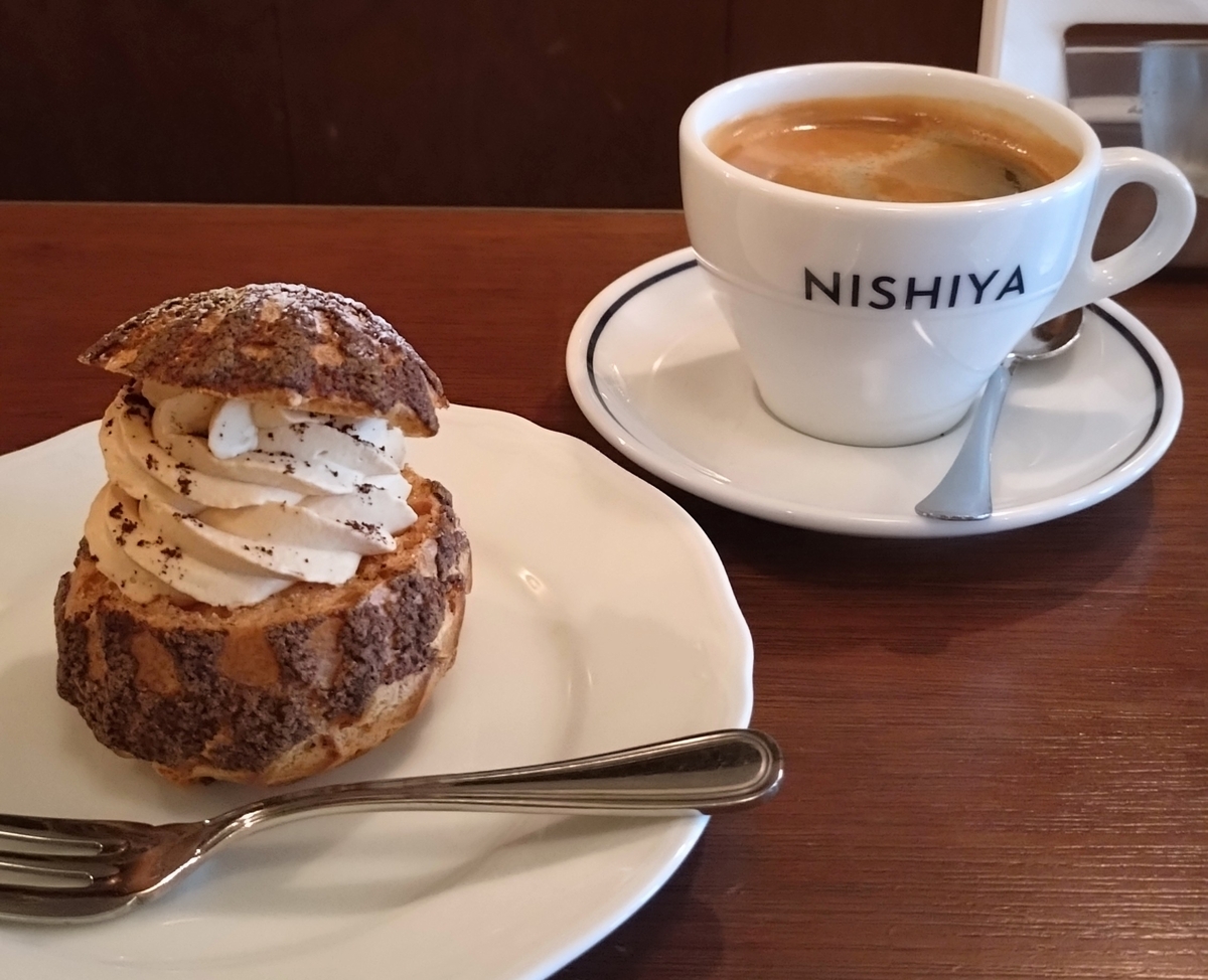 浅草土日限定で食べられる超濃厚抹茶シュークリーム🍃 ⁡ ✄⁡ 雷一茶 お抹茶体験店 ⁡ □ お濃茶シュークリーム𓇥 450円 ⁡ Kaminari Issa ☑︎ Special matcha cream puff ⁡✂︎ ⁡⁡ 浅草寺から西側