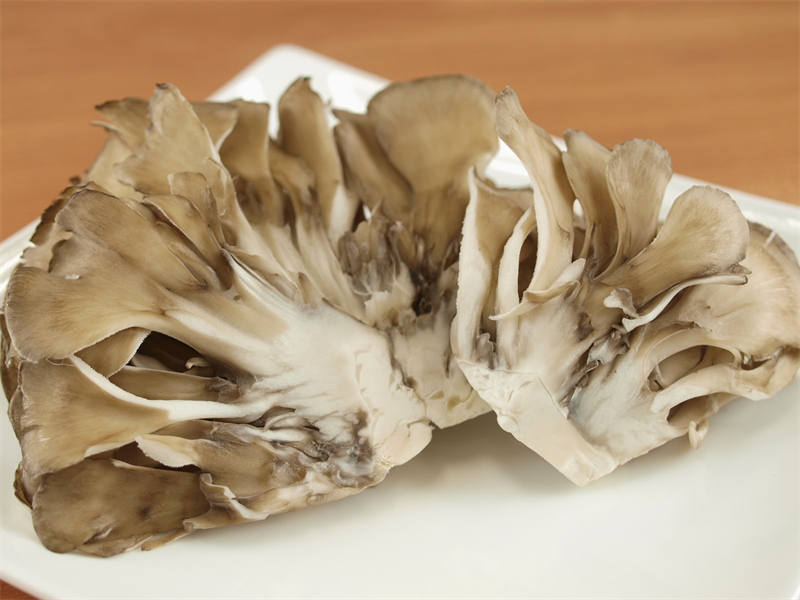 この画像のような舞茸は選ばないで！」八百屋からの警告！そのワケとは 青髪のテツ- エキスパート - Yahoo!ニュース