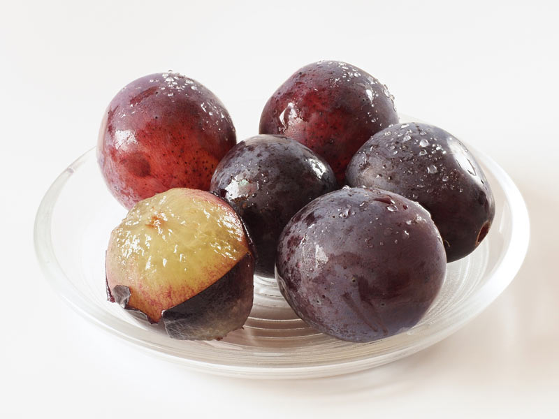 意外と面倒なぶどうの皮むきが、フォークで簡単にできるって知ってた！？ - レタスクラブ