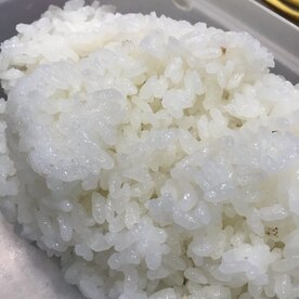 冷めてもご飯が固まらない美味しい塩むすび