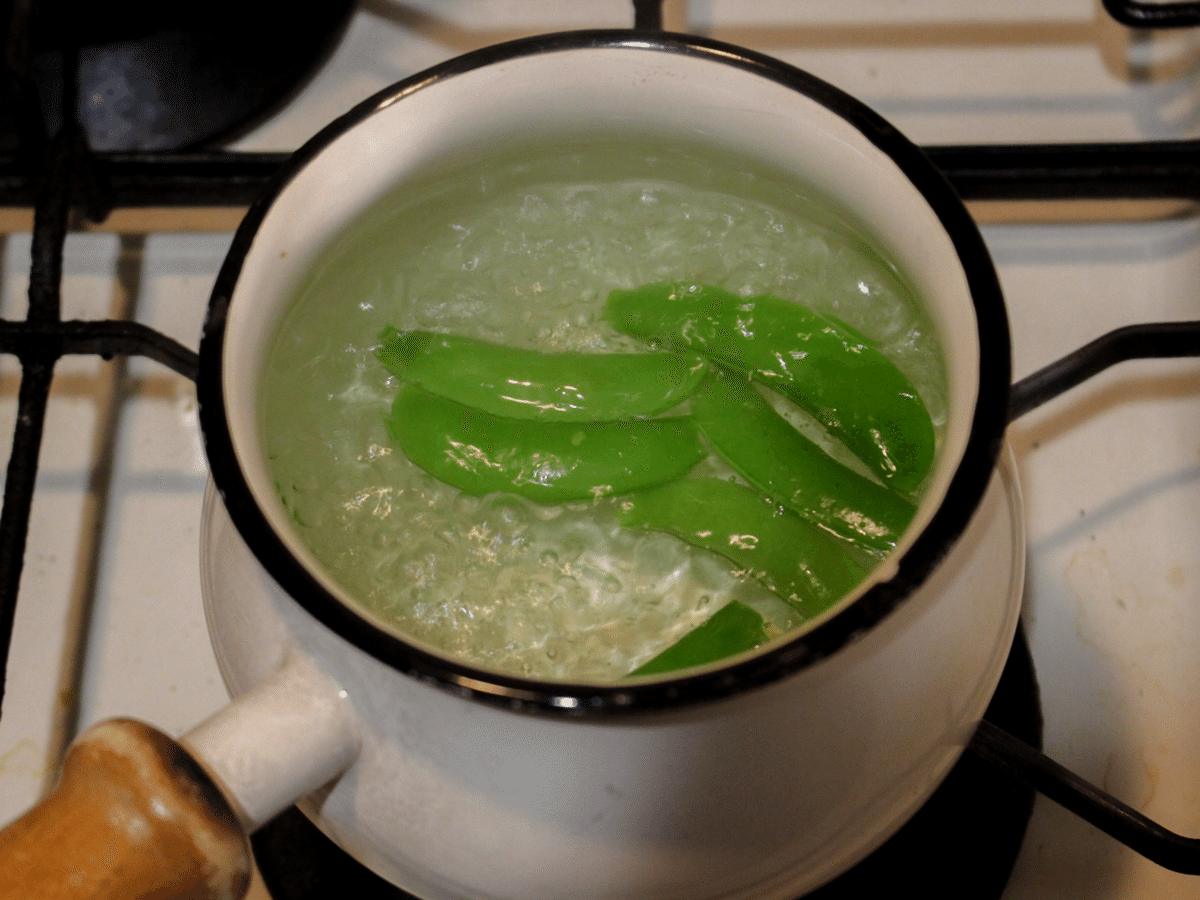 息子とグツグツ筑前煮先日再リリースした和食レシピ さっそくつくれぽをお届けくださった方がいらして感動しています 😭みなさんから届くつくれぽも、BASEへのレビュー投稿も 本当に励みになるし、うれしいです。 「どのレシピを買おうか迷う」 「管理栄養士のレシピ