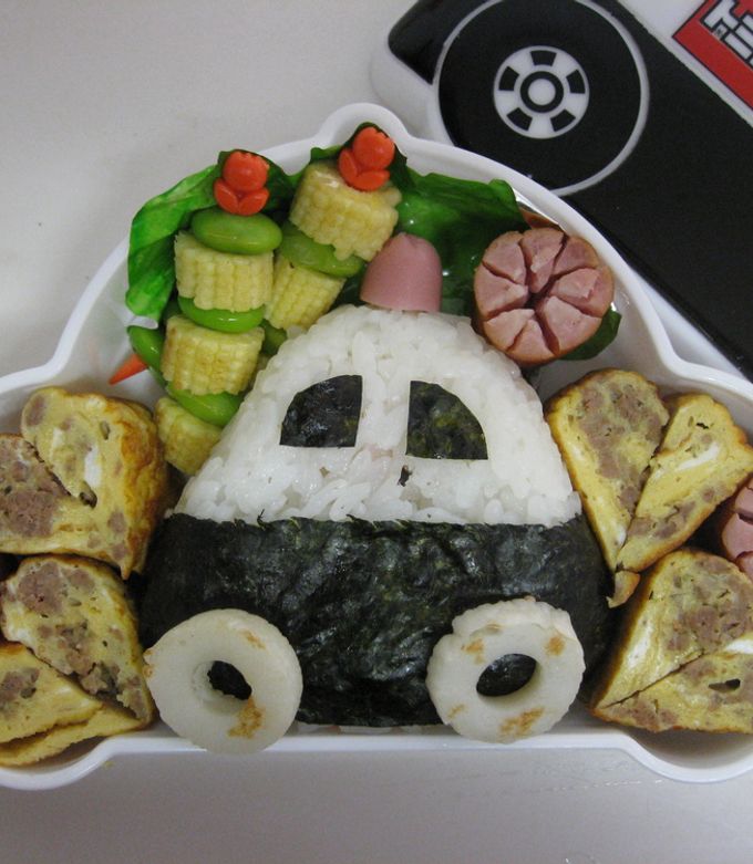 お弁当⋈ パトカー弁当⁡ 本日ご紹介するのは @marumaru_obt さんの投稿です🍀 ⁡ ▸▸▸ ¨̮ いつもありがとうございます𖧷⡱慣れなくてfontに戻しました🤣 正方形は見にくいかな？👀💦 ⁡ ⁡ ⁡ 年少さん息子のお弁当記録𖠋ᐝ ¨¨¨ ¨¨¨ ¨¨¨ ¨¨¨ ¨¨¨¨¨¨ ¨¨¨ ¨¨¨ パトカー